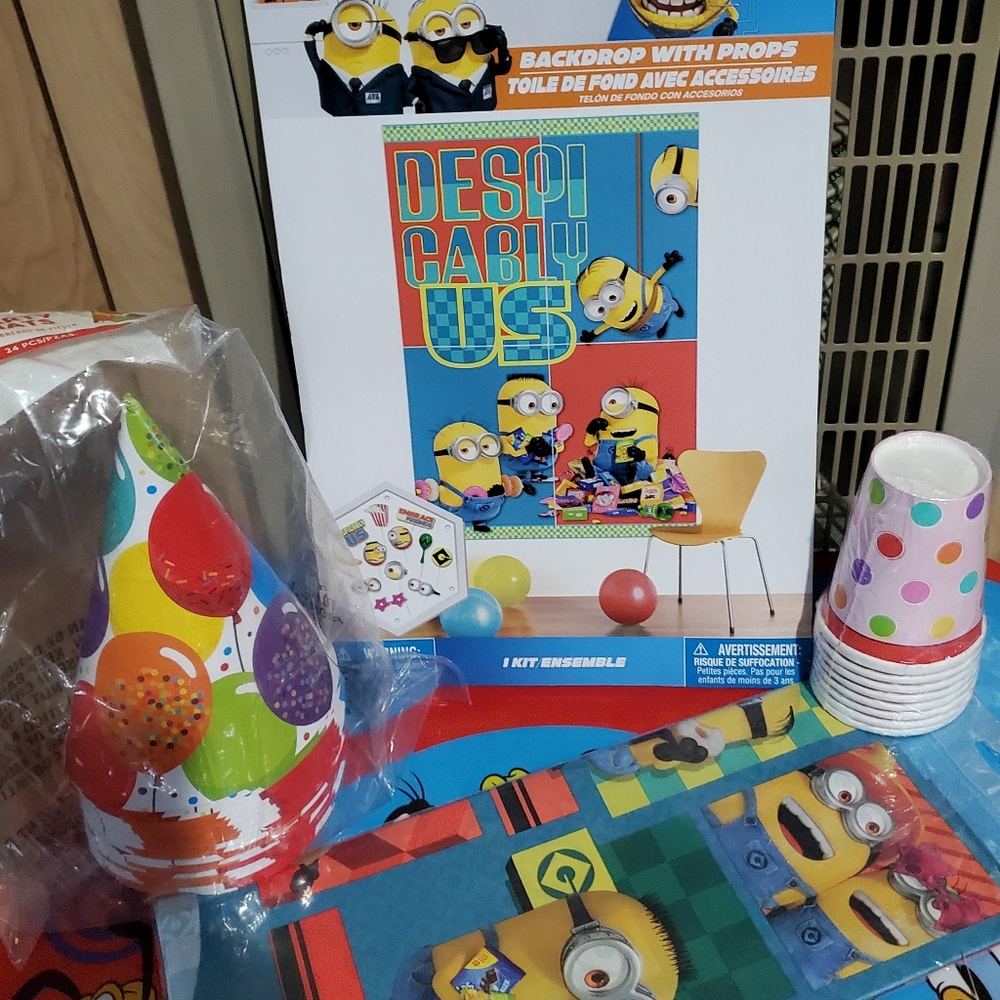 Universal Party Supplies Set with Minions Design